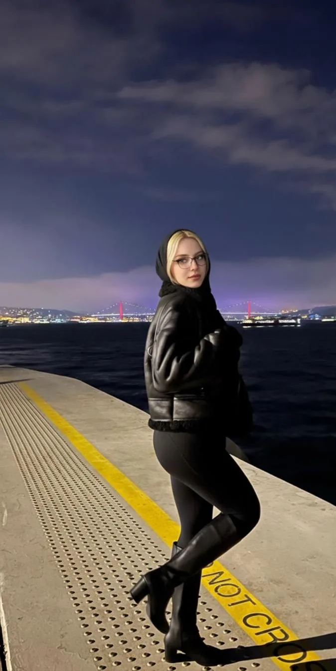 Hande - Pendik Escort